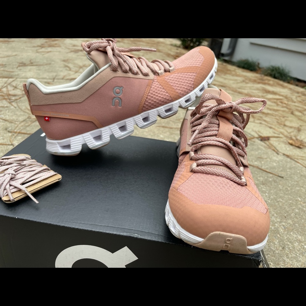 New Women’s On Cloud Beam Running Shoes!